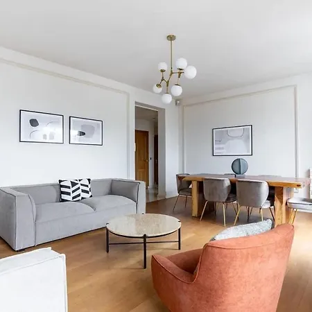 2br Avenue Montaigne