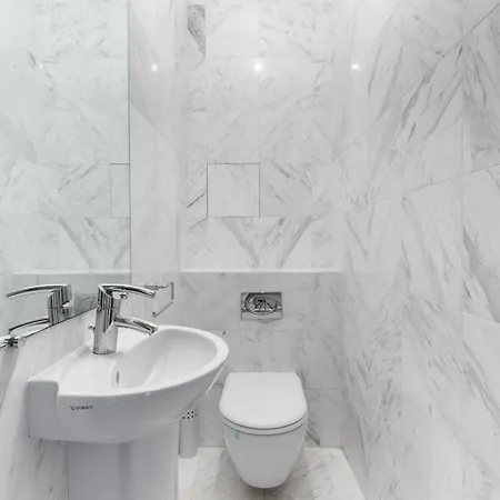 Apartment 2br Avenue Montaigne Paris