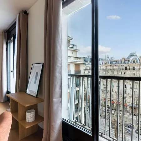 2br Avenue Montaigne Apartment