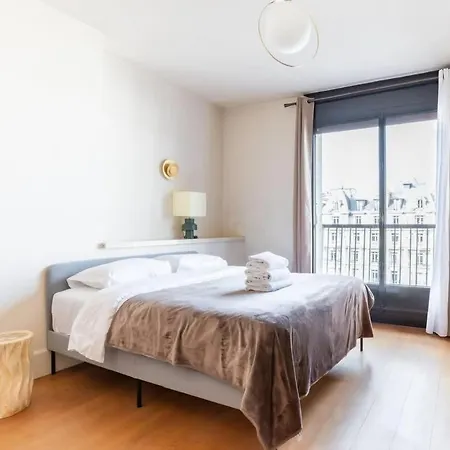 2br Avenue Montaigne Apartment *